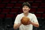 媒体人：杨瀚森有球权混音进攻就流畅 吕佩尔辣眼睛&快离开NBA了