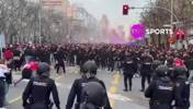 一片混乱！本菲卡球迷赛前与伯纳乌球场的警察发生冲突